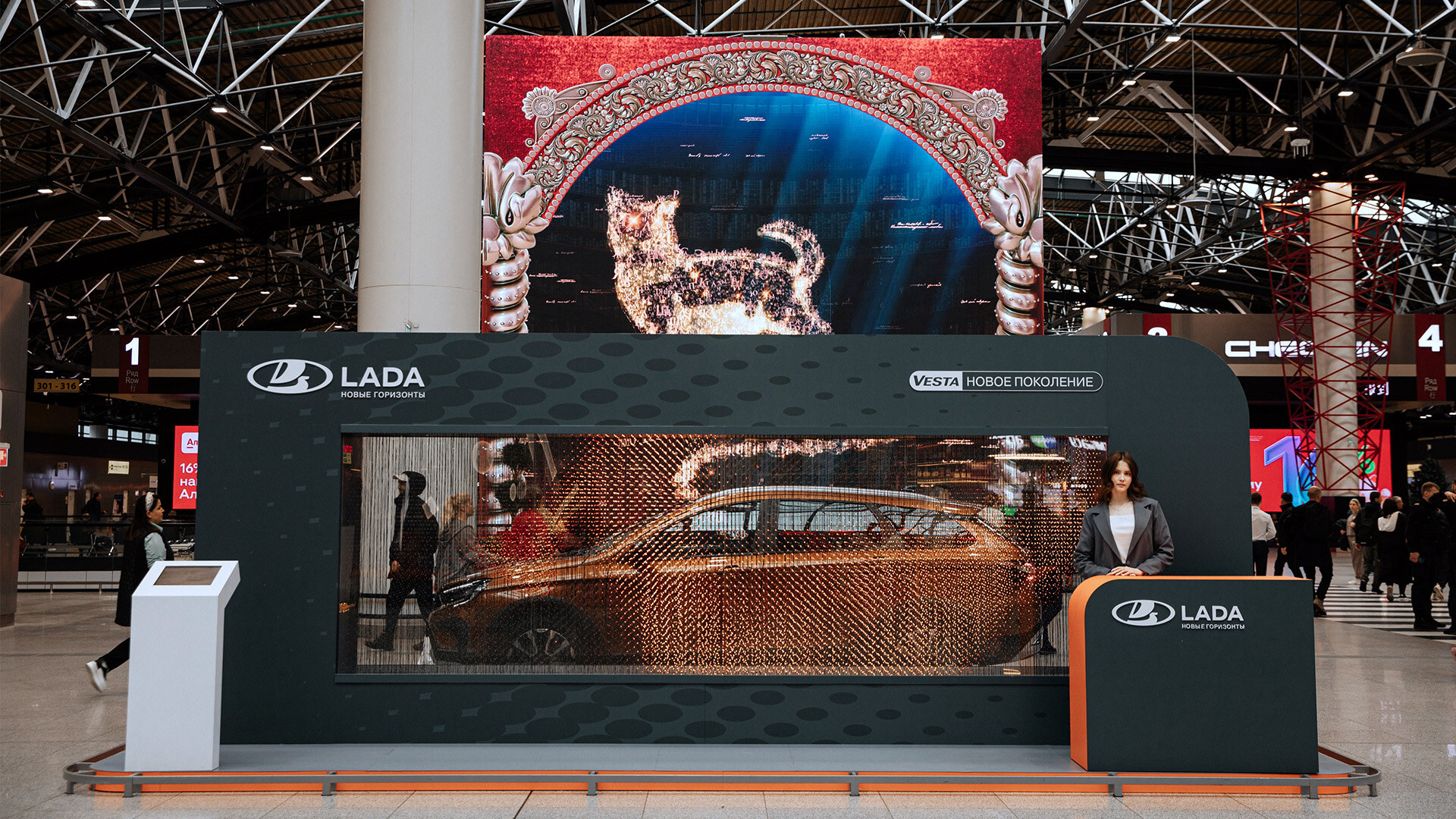 LADA VESTA SW CROSS - Dynamic side angle shot