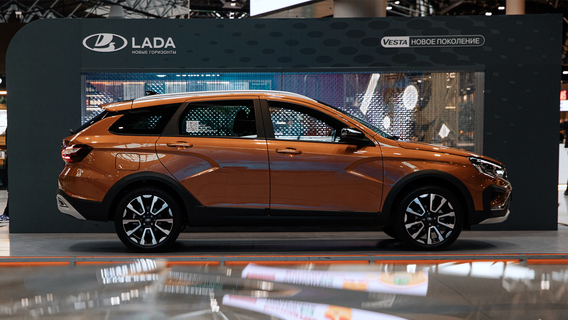 LADA VESTA SW CROSS - Environmental context visualization